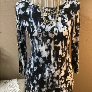 Spense Monochrome Abstract Pattern Top Size M